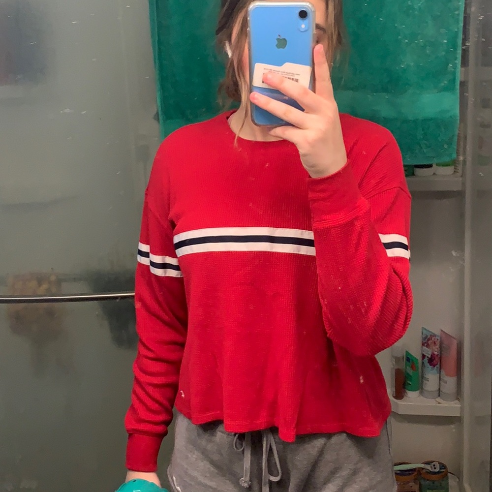red hollister shirt
